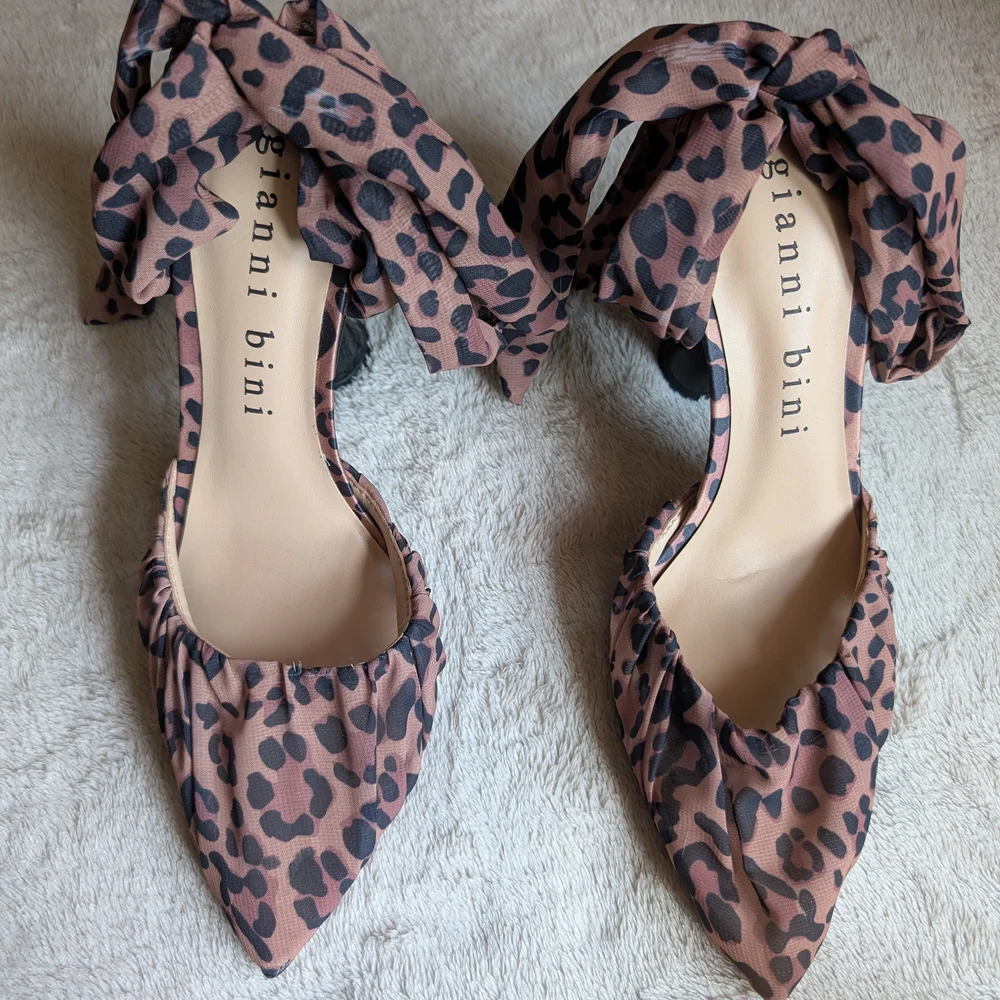 Gianni Bini Henzlee Leopard Print Chiffon Wrap-Up Shoes Size 8